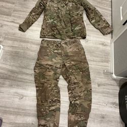 Army Issue Set Of Cammo Desert Cammo  Mens Medium Regular