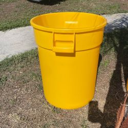 Rubbermaid 32 Gallon 