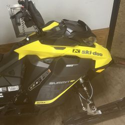 2017 Skidoo 850 165 3” Snowmobile 