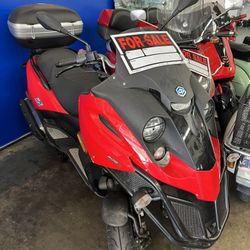 Piaggio MP3-500 No License Needed. 