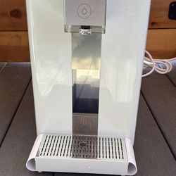 Melissani countertop water filtration system