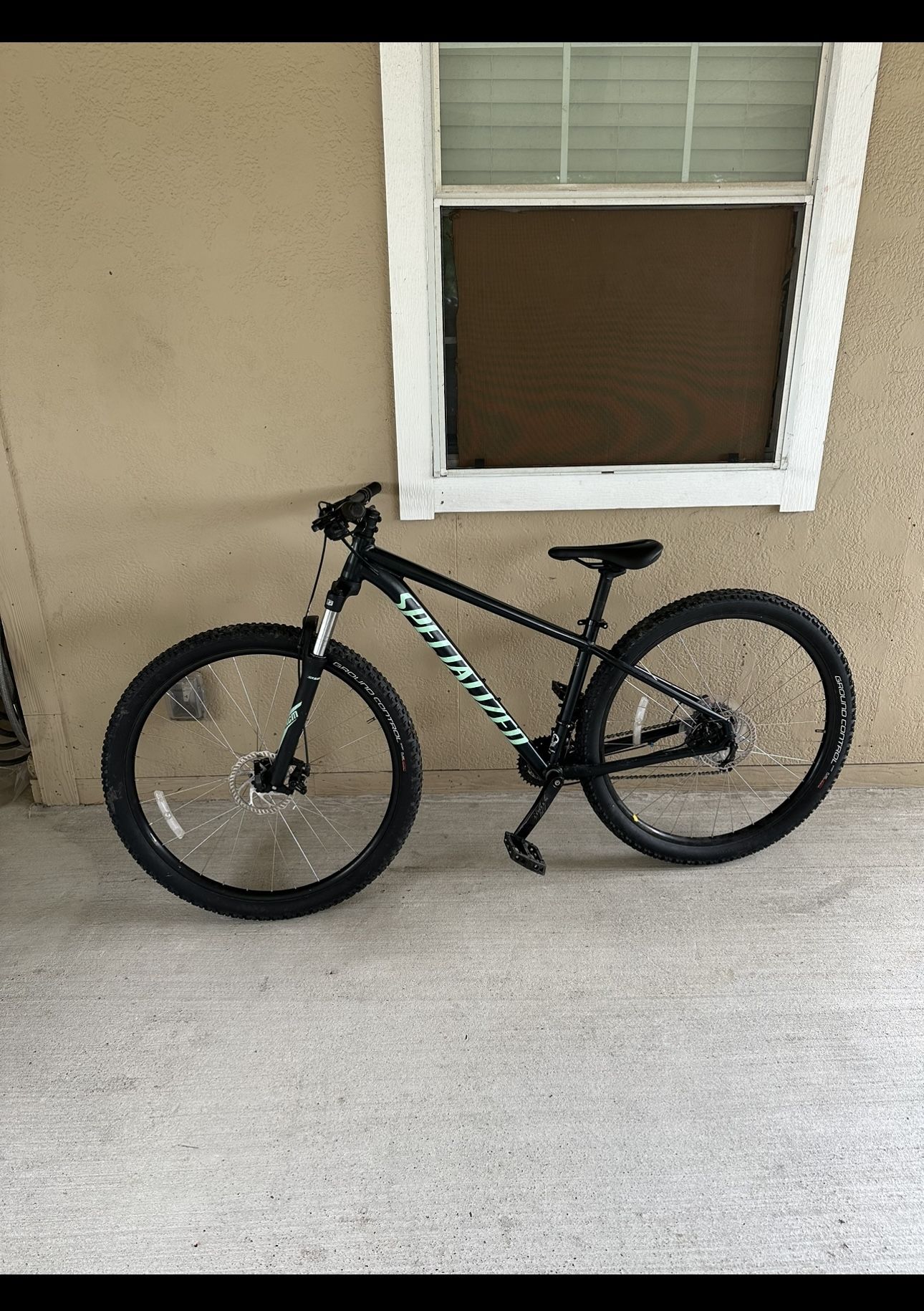 29 inch  Aluminum specialized rockhopper  $550