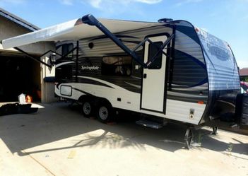 2017 Springfield Keystone trailor