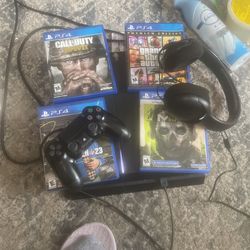 Ps4 Comes With 2 Controllers  4 Games An A Headset 