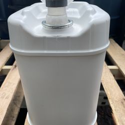 FOOD GRADE 5 Gallon Water containers / jugs