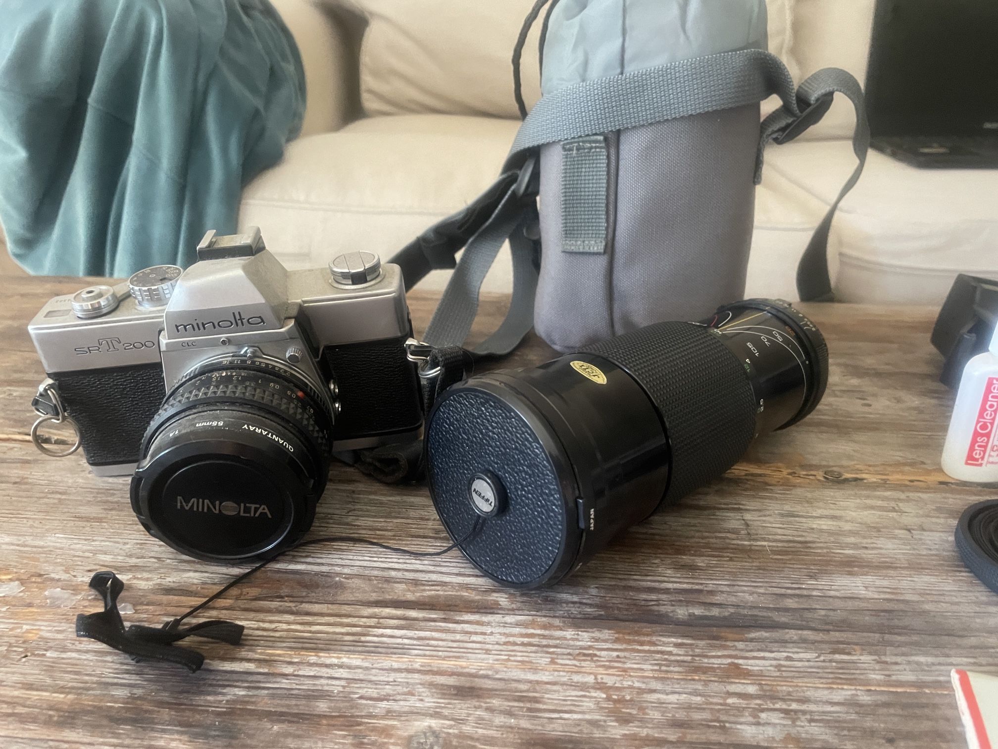 Minolta srT 200 W Zoom Lens