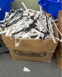Hangers $5 Box Ganchos