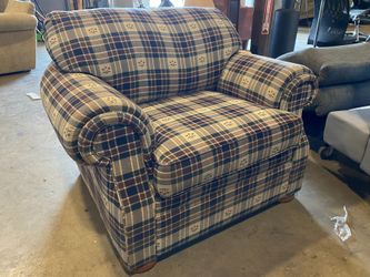 FLEXSTEEL Spacious Plaid Floral Rolled Arm Armchair