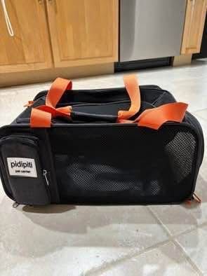 New Cat or small dog pet carrier