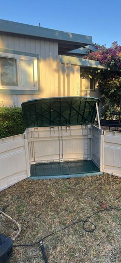Suncast stowaway box