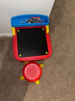 Crayola Art Desk with Stool