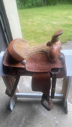 WESTERN SADDLE  W/ extras