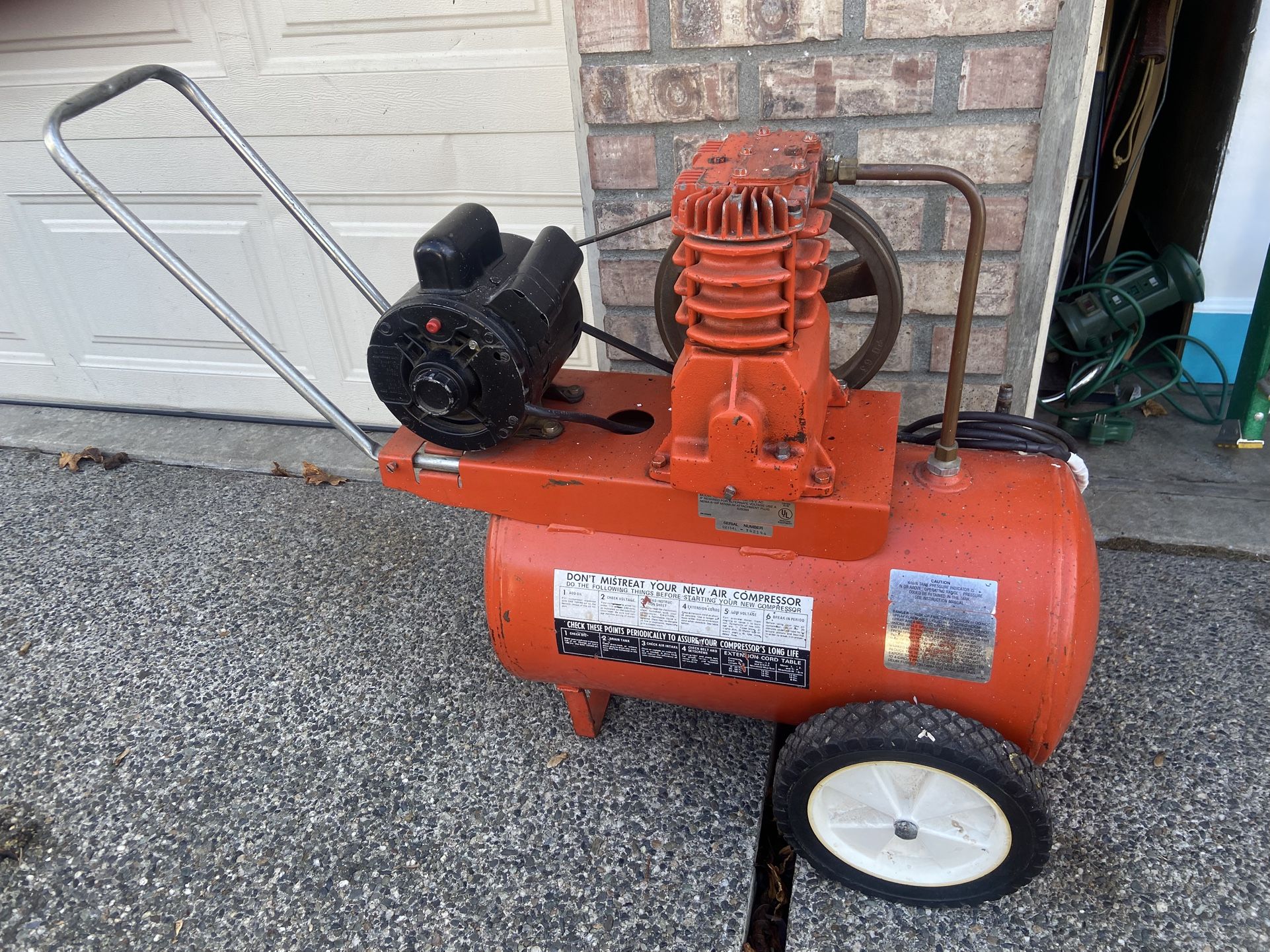 Montgomery Ward Air Compressor 1HP 90PSI 8 Gallons