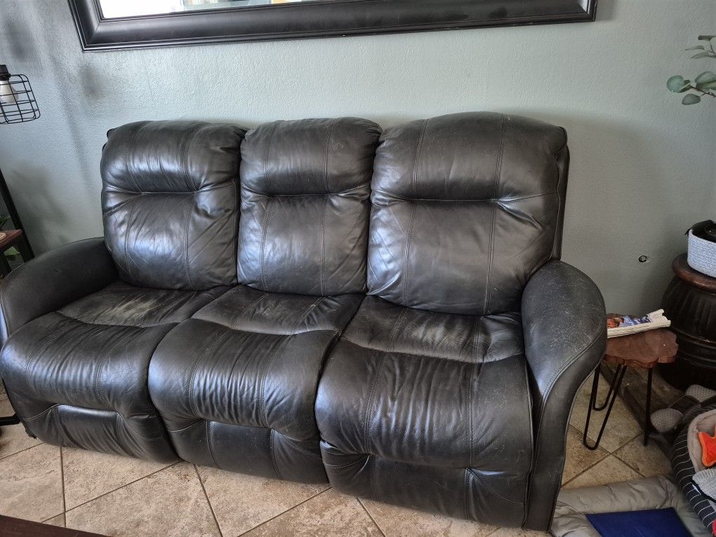 Reclining Sofa A Little Worn But No Holes Works Great And Ver Comfortable