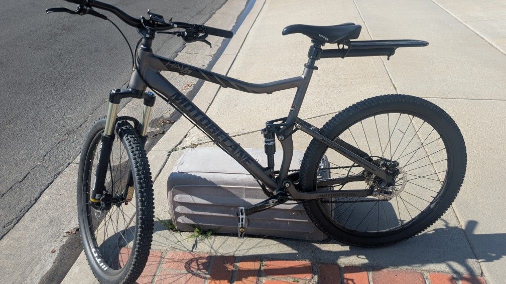 Full suspension mountain bike