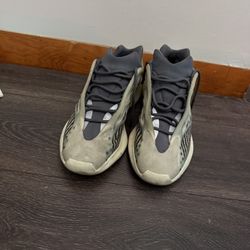 Yeezy 700 V3