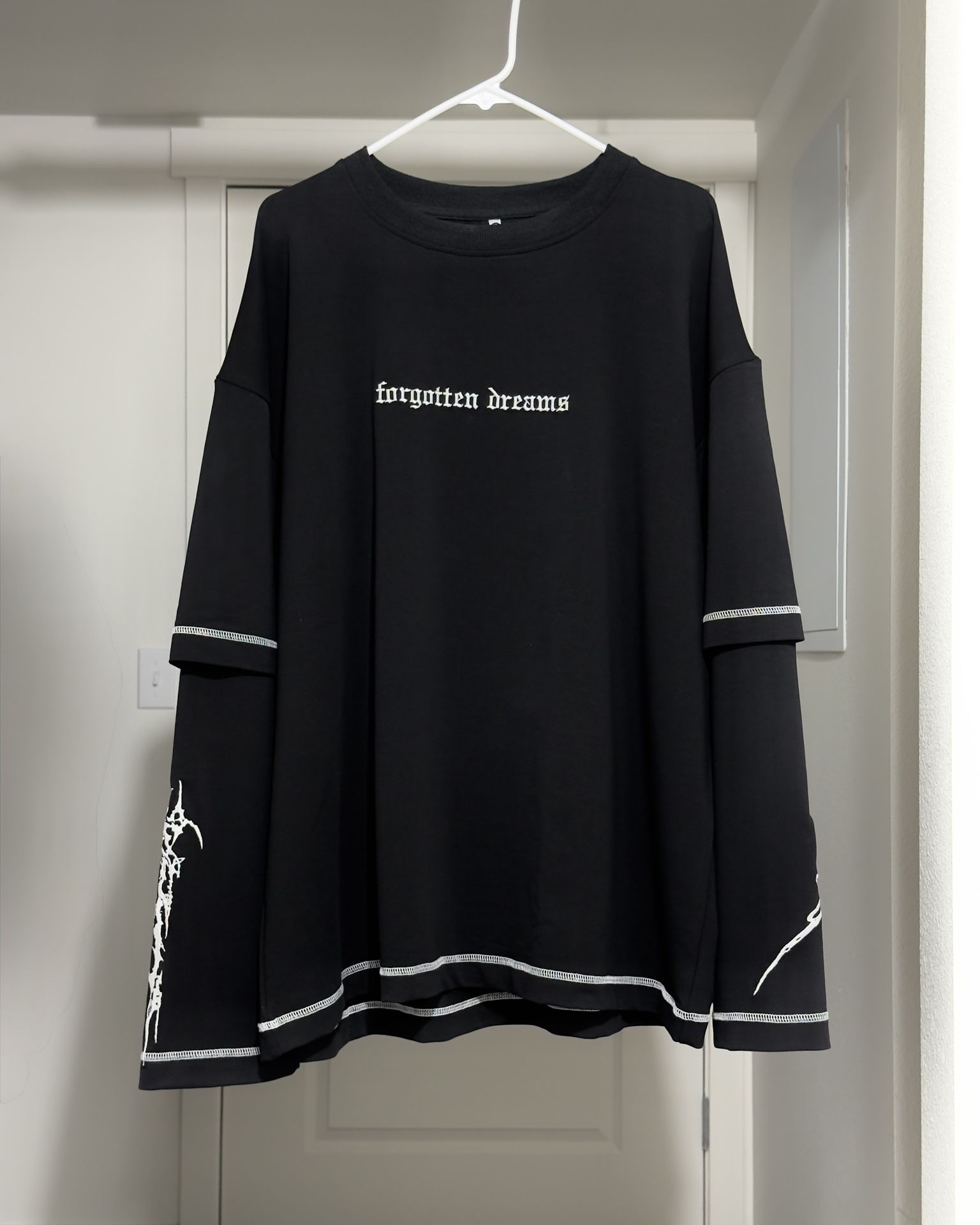 Black long sleeve t-shirt "forgotten dreams"