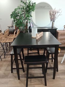 5 pc counter height dining set (New)