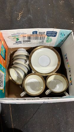 Victorian style fine china tea set. Made in Japan