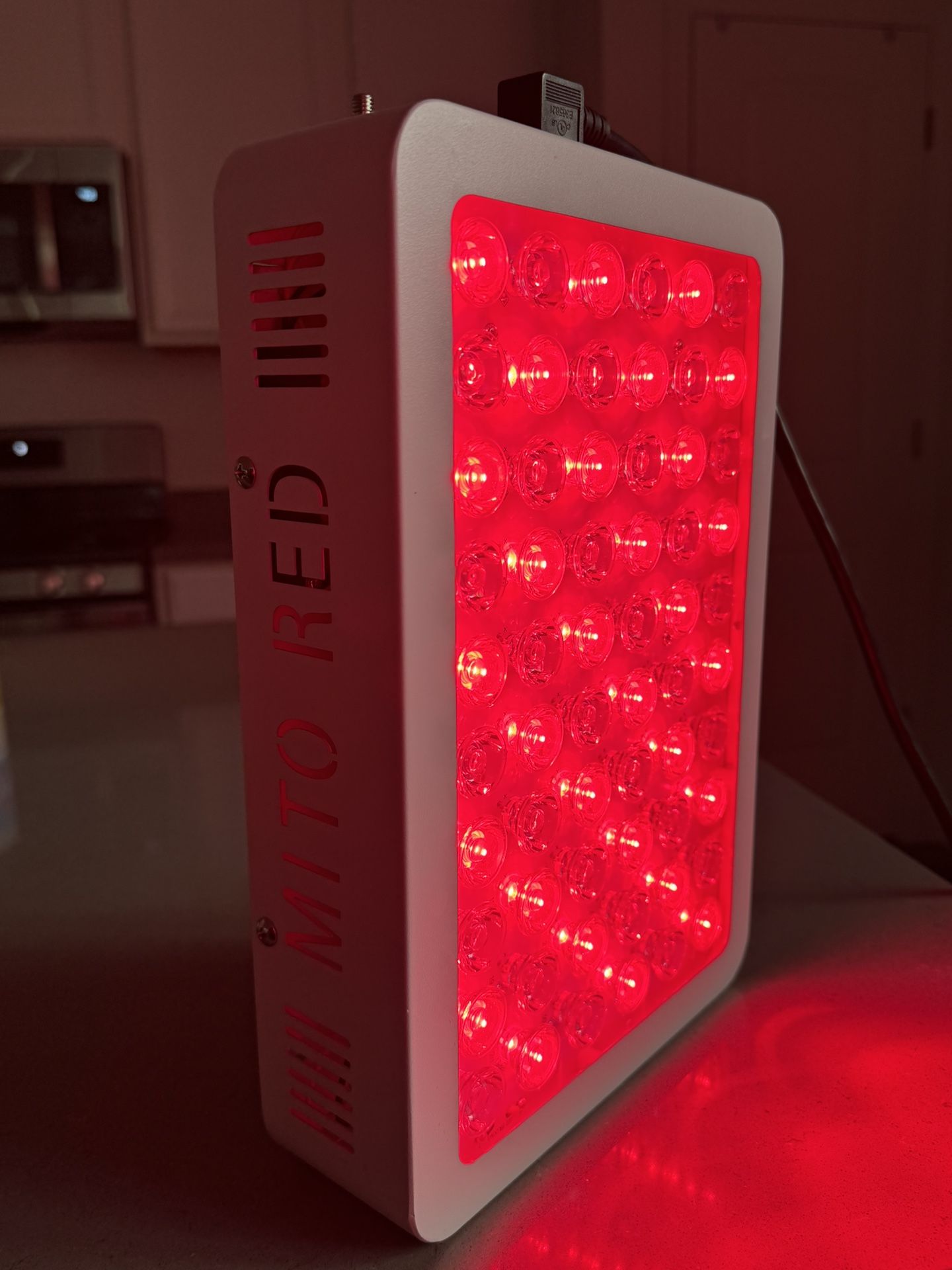 MITO RED LIGHT THERAPY PANEL MITOMIN: FOR FACE, BODY, NECK 12.25" X 8.25" X 2.75"