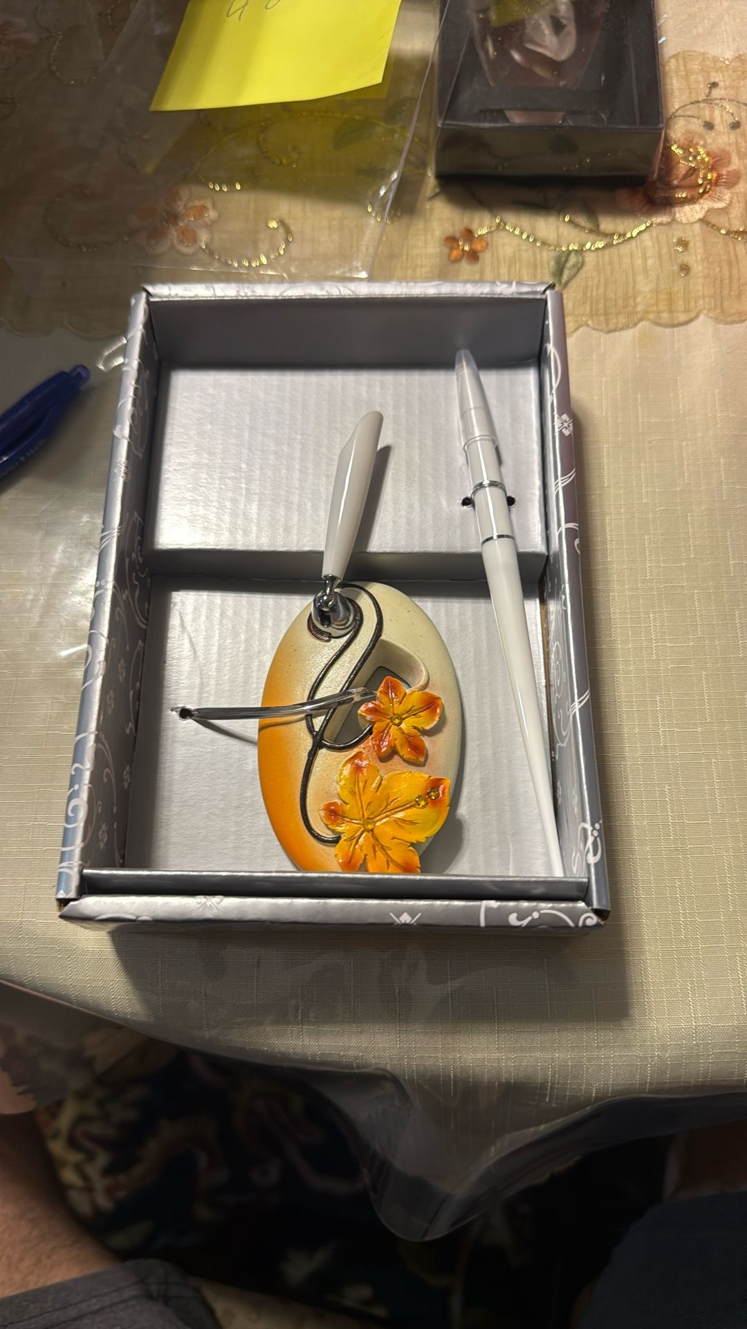 Fall Pens With Stand 42 Quantity