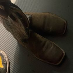 Boots Ariat Size 8
