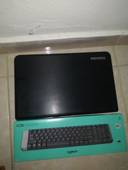 Toshiba Touchscreen Laptop 15.6.. ( 4 GB Ram).. (500 GB Internal )
