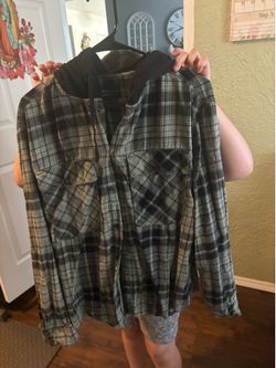 Men’s flannels size large