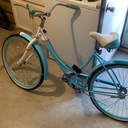 26”  SCHWINN Legacy women’s Cruiser! 