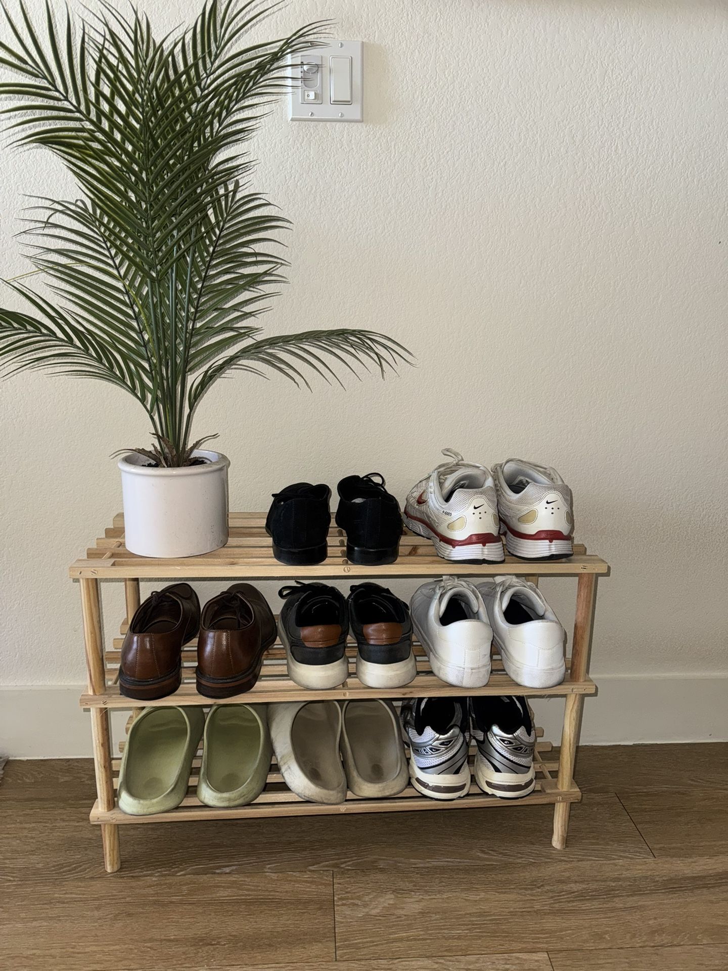 SHOE STAND