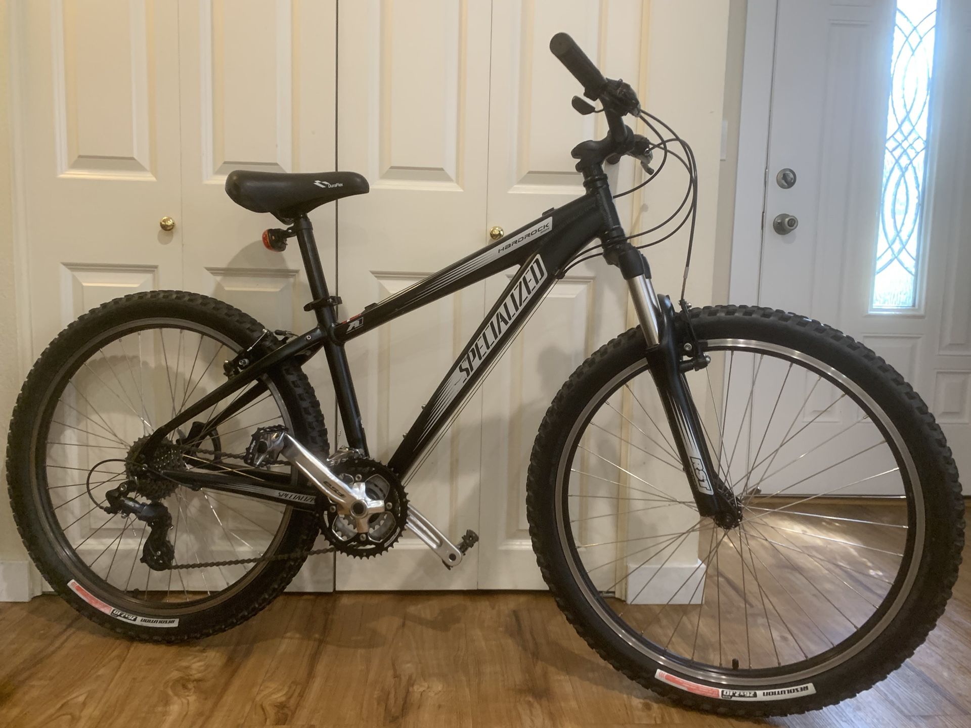 Specialized hardrock A1, excellent condition, for rider 5’-5’7. Wheels 26’, shimano 24 speeds. Just tuned up. No issues