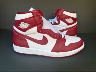 Jordan 1 Retro High OG  Size 13 Burgundy