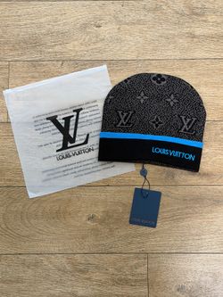 Black and blue beanie