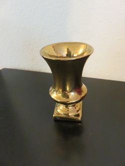 Wedding centerpieces- gold vases