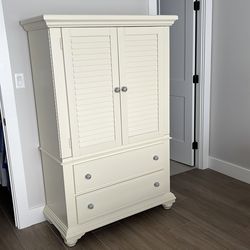 Broyhill King Bedroom suite