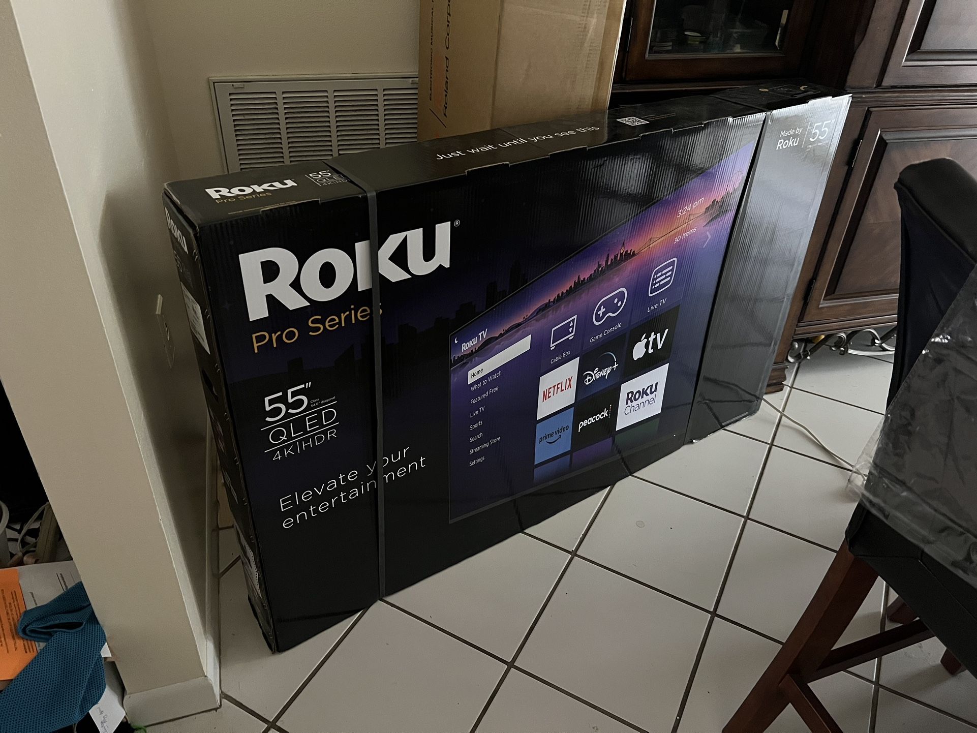 Roku Pro Series 55 - Inch 4K QLED Flatscreen TV