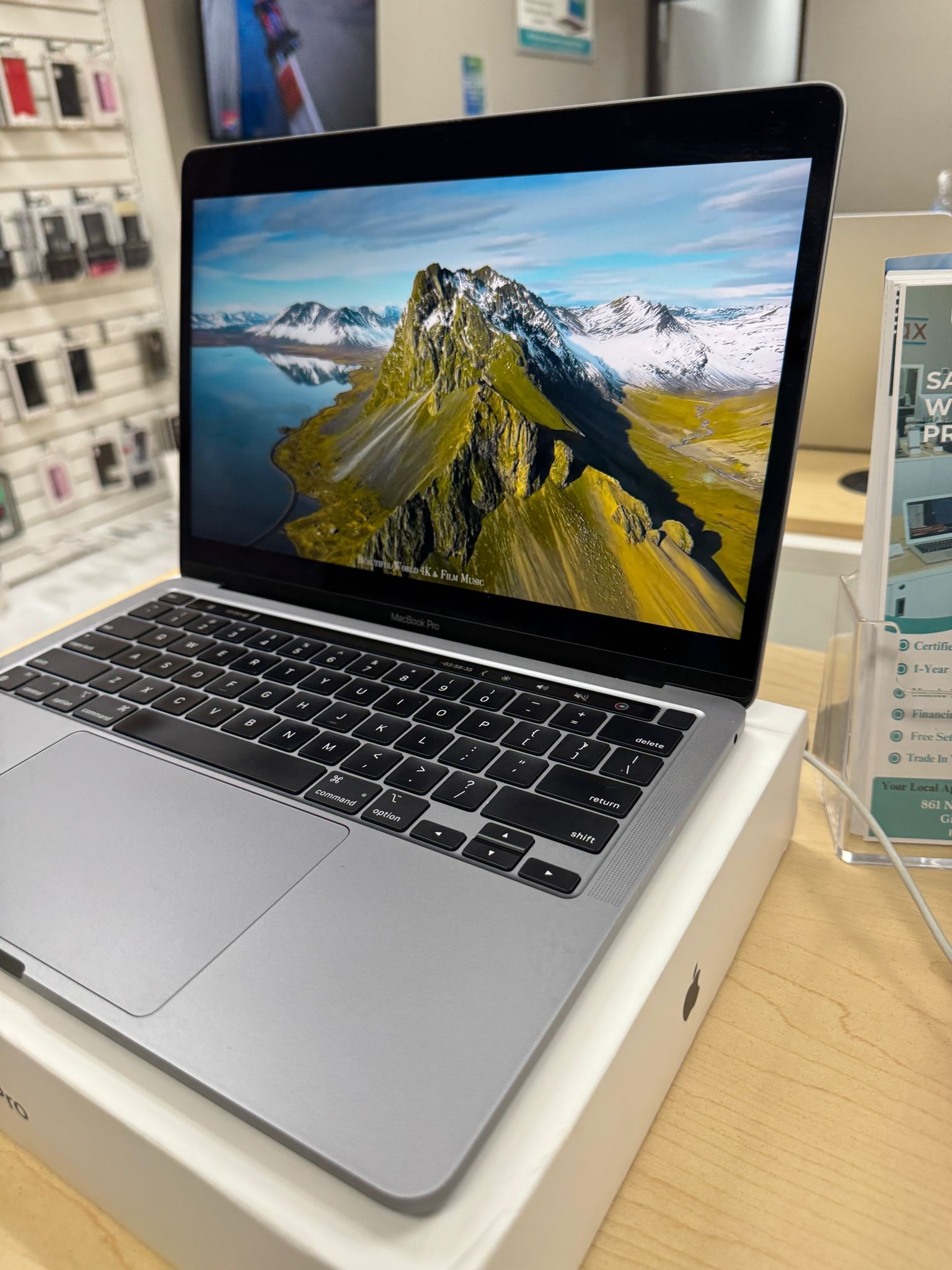 MacBook Pro 13" M1 8GB RAM 256GB SSD