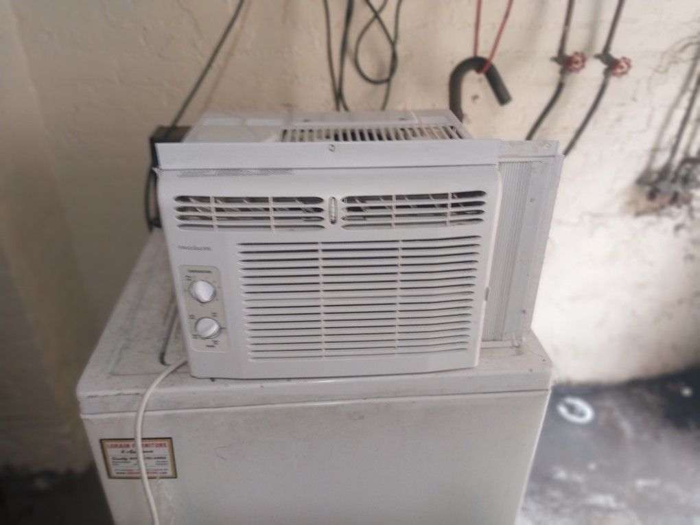 Air Conditioner Frigidaire 5,000 BTU