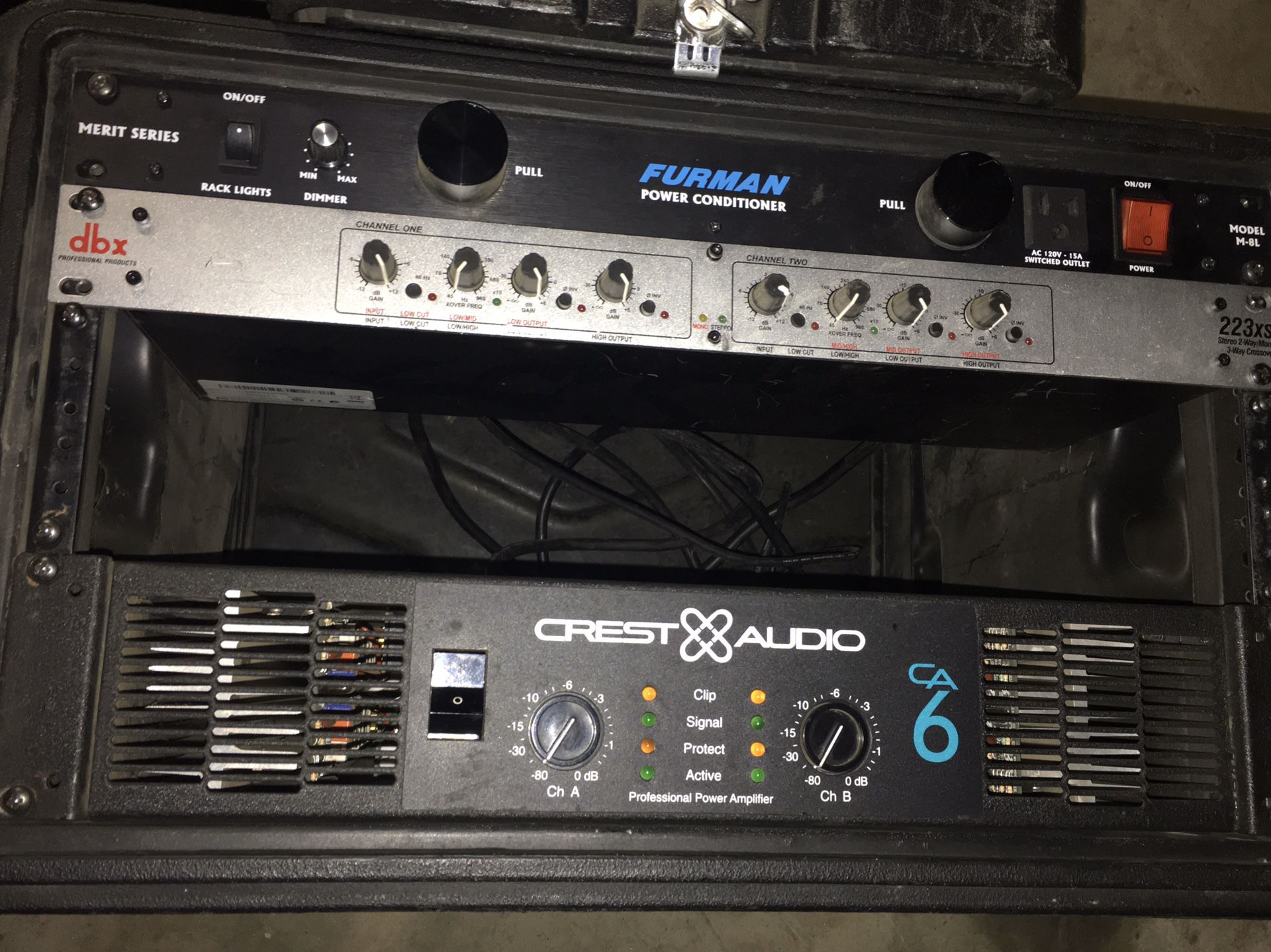 I great condition everything work. CREST AUDIO CA6 amp .. a Crossover DBX and a FURMAN POWER SUPPLY. With amp rack case