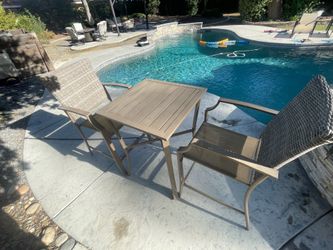 Table & Chairs