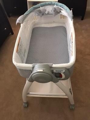 Graco bassinet and changing table combo