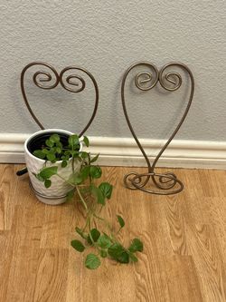 Vintage-Style Metal Heart Plant Holder.