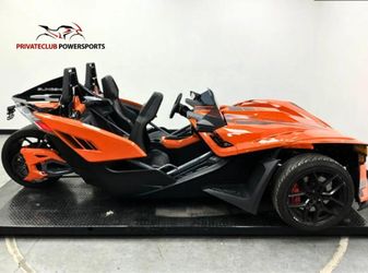 2023 Polaris Slingshot R Design Center