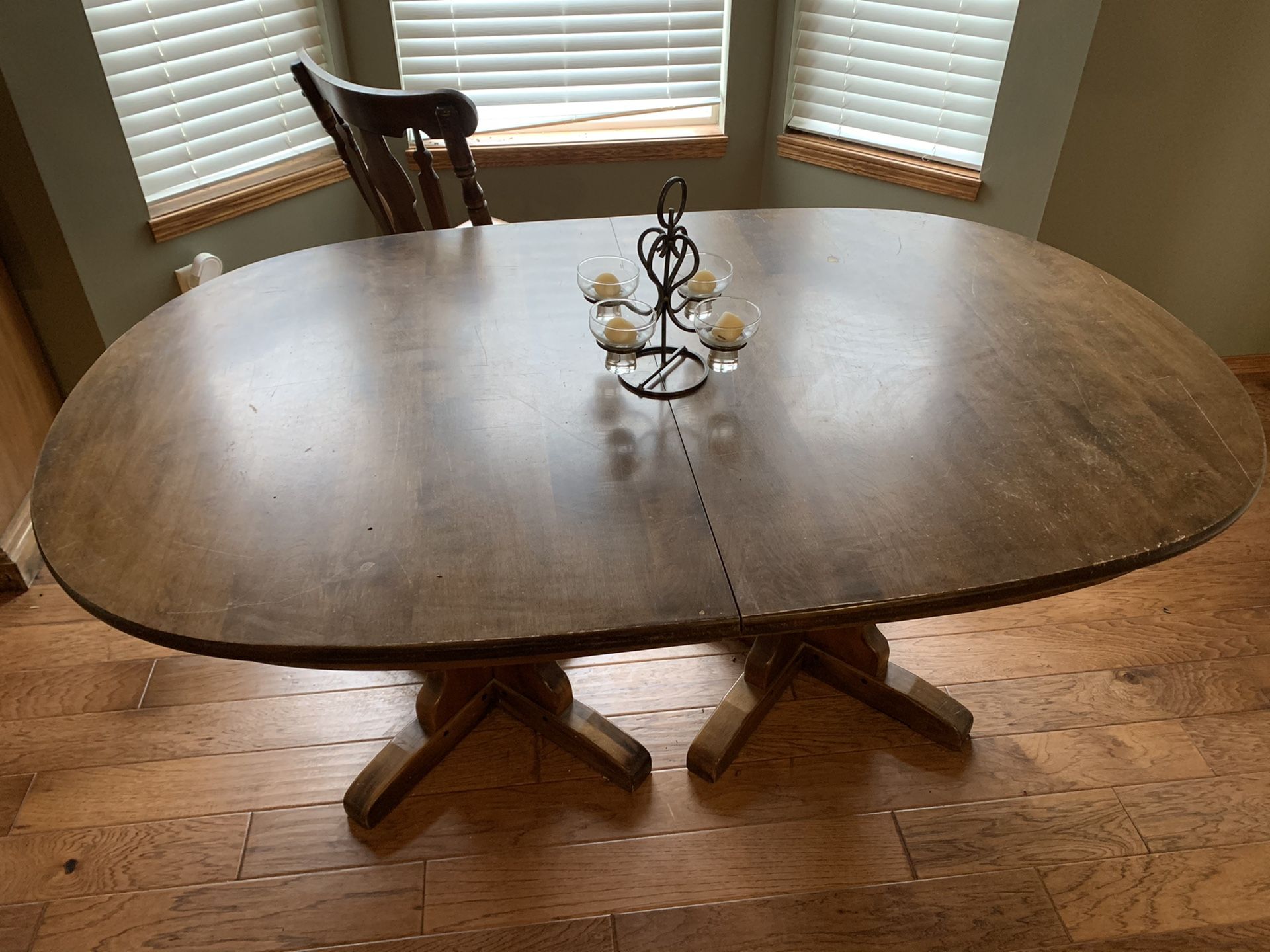 Dining table w/4 chairs