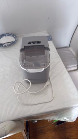 Portable Countertop Ice Maker – Excellent Condition