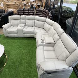 Living Room Power Recliner Sectional / Seccional del sillón reclinable eléctrico de la sala de estar