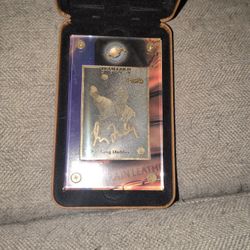 Collectable Gold Greg Maddux 1998 Sighed Baseball Card