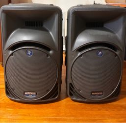 Mackie C300 PA Speakers – Pair – 12” Passive