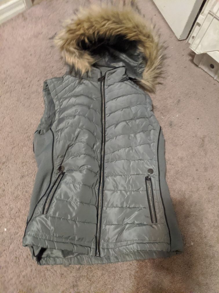 Medium Women's YMI Collection Grey Zip-up Vest With Fur Lined Hoodie RN# 139850