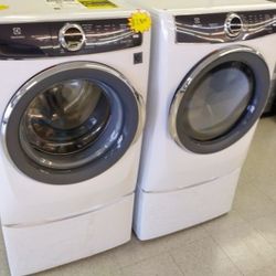 ELECTROLUX FRONT LOAD WASHER AND DRYER DRYER OPEN BOX ITEMS ON PEDESTALS